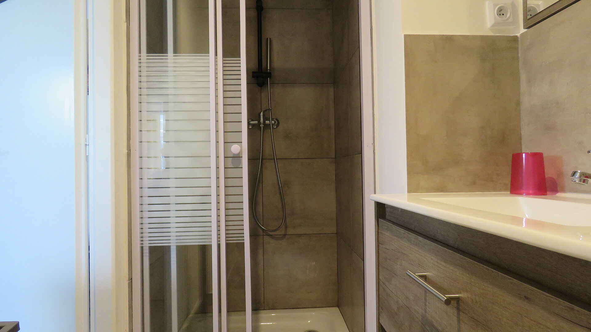Studio Salle de bain LouMélèze Location Vacances Embrun