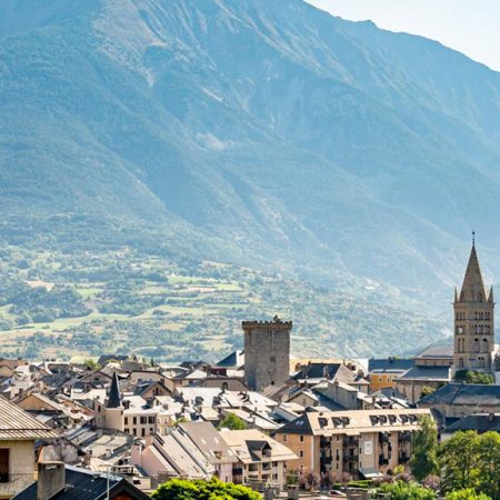 Mois de mai à Embrun : Réservez votre location !