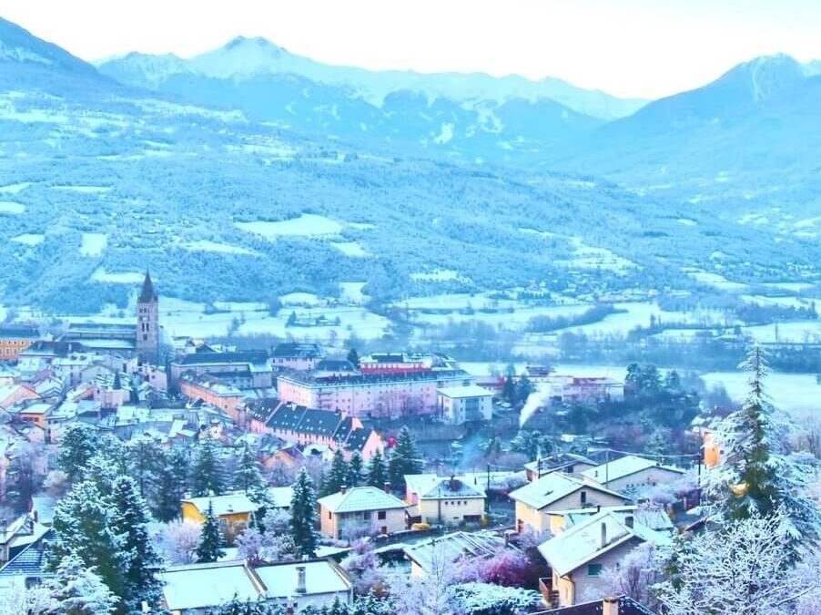 Pourquoi choisir Embrun pour vos vacances d’hiver ?